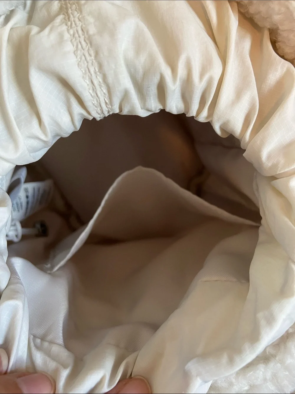 Lululemon • Crossbody Bucket Bag Fleece 2.5L White Opal